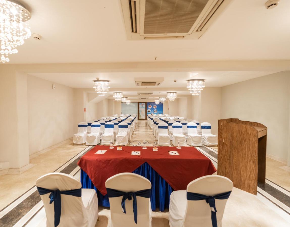 Neelams The Grand Hotel Calangute Esterno foto