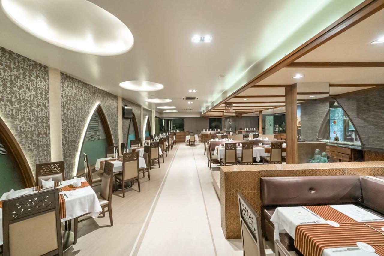 Neelams The Grand Hotel Calangute Esterno foto