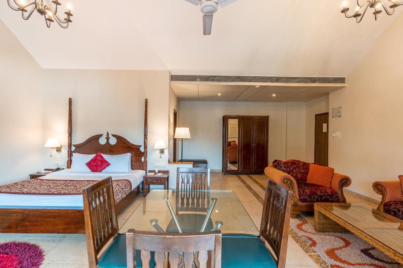 Neelams The Grand Hotel Calangute Esterno foto
