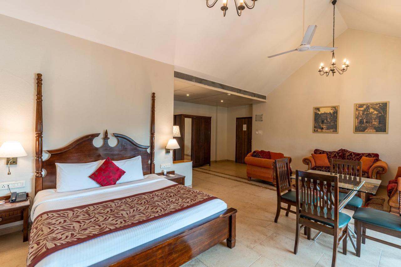 Neelams The Grand Hotel Calangute Esterno foto