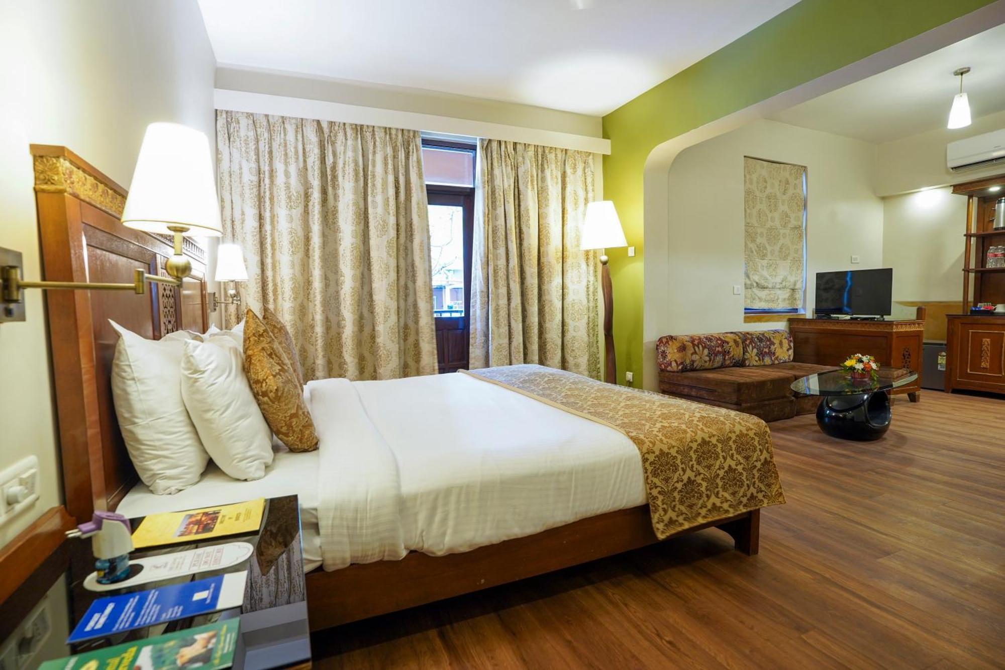 Neelams The Grand Hotel Calangute Esterno foto