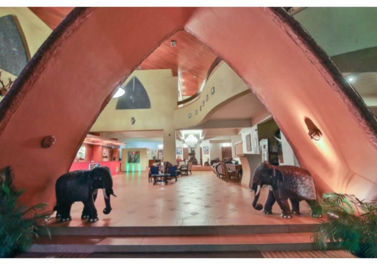 Neelams The Grand Hotel Calangute Esterno foto