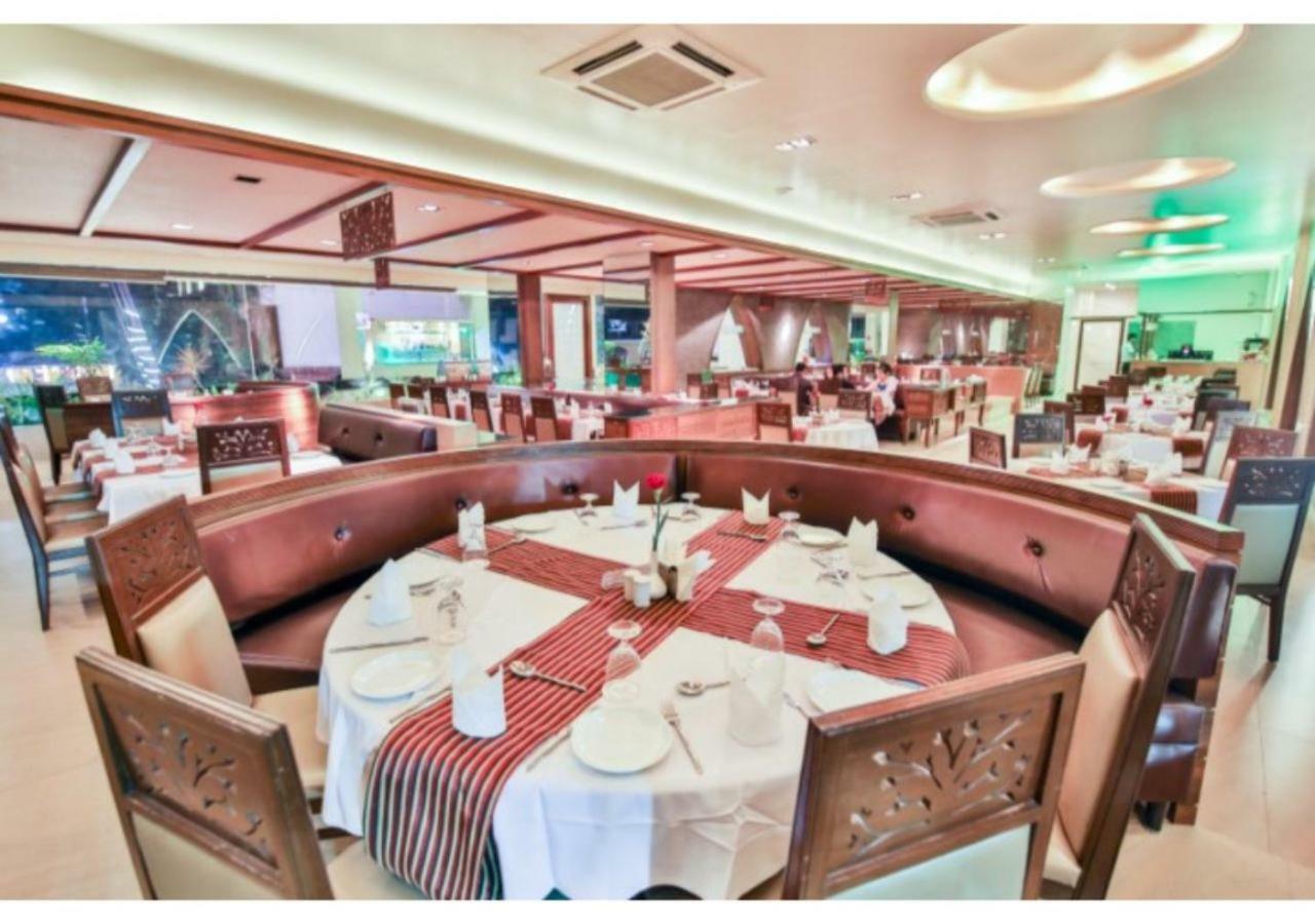 Neelams The Grand Hotel Calangute Esterno foto